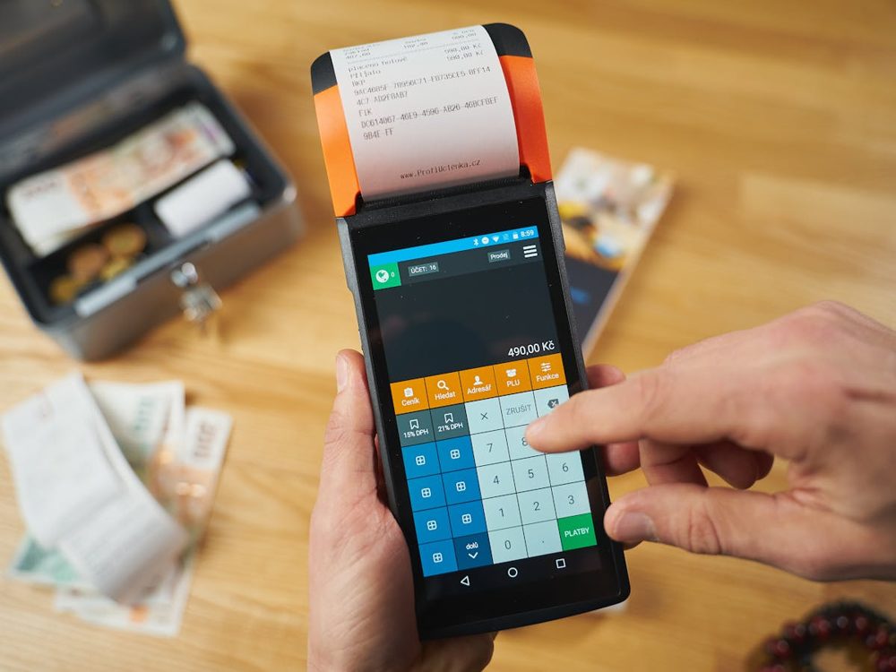 Card payment terminal taking a contactless payment
